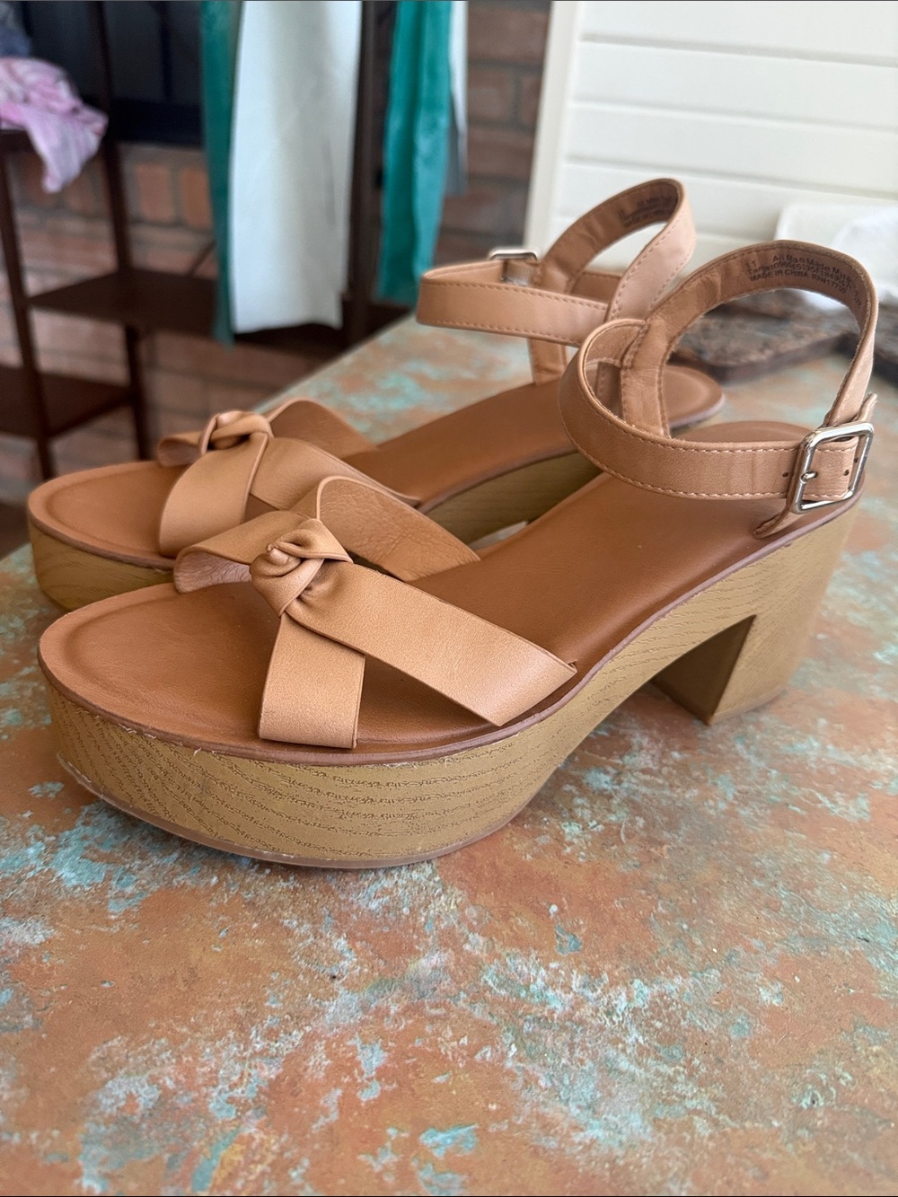 Universal Thread Tan Knot-Front Platform Sandals with Ankle Strap